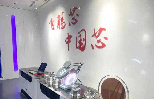 國產(chǎn)CPU黑馬暴打18個龍芯！今年要賺60億，老美連夜改芯片法？