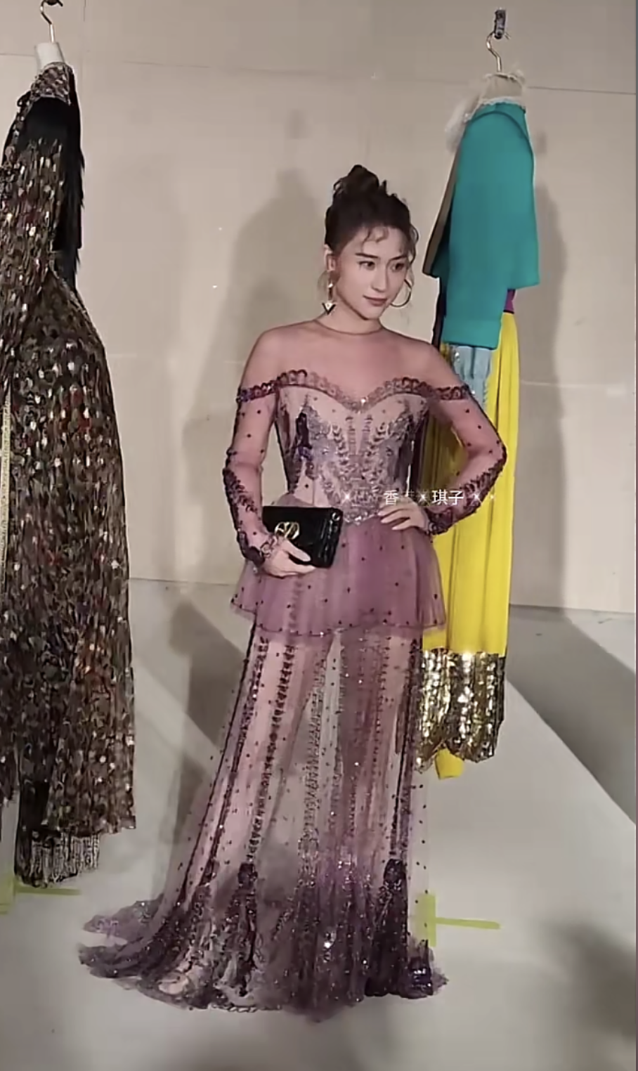 香港这晚，黄宗泽像东北大姨，孙俪衣品进步了，何超莲比明星还美