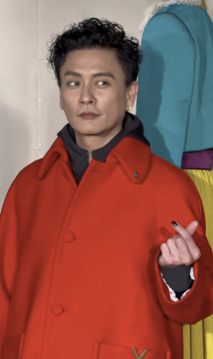 香港这晚，黄宗泽像东北大姨，孙俪衣品进步了，何超莲比明星还美