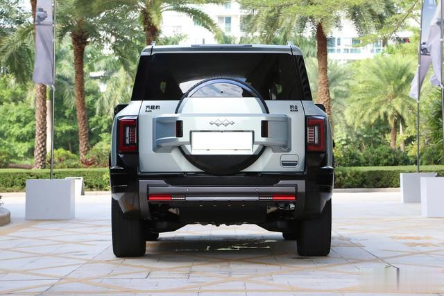 长近5米2，4.8秒破百，华为智驾+非承载车身+两把锁，放弃普拉多