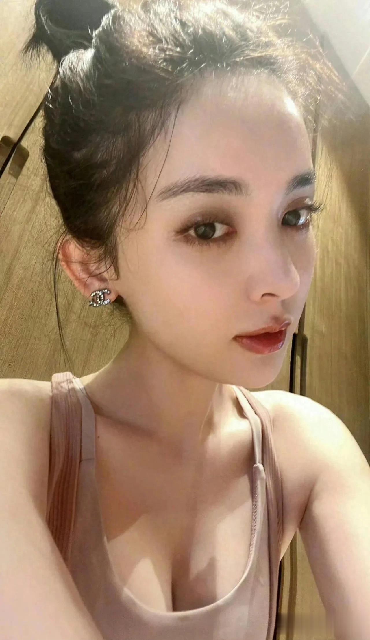 古力娜扎的瑜伽裤火了:这哪是健身装,明明是“身材放大镜”!