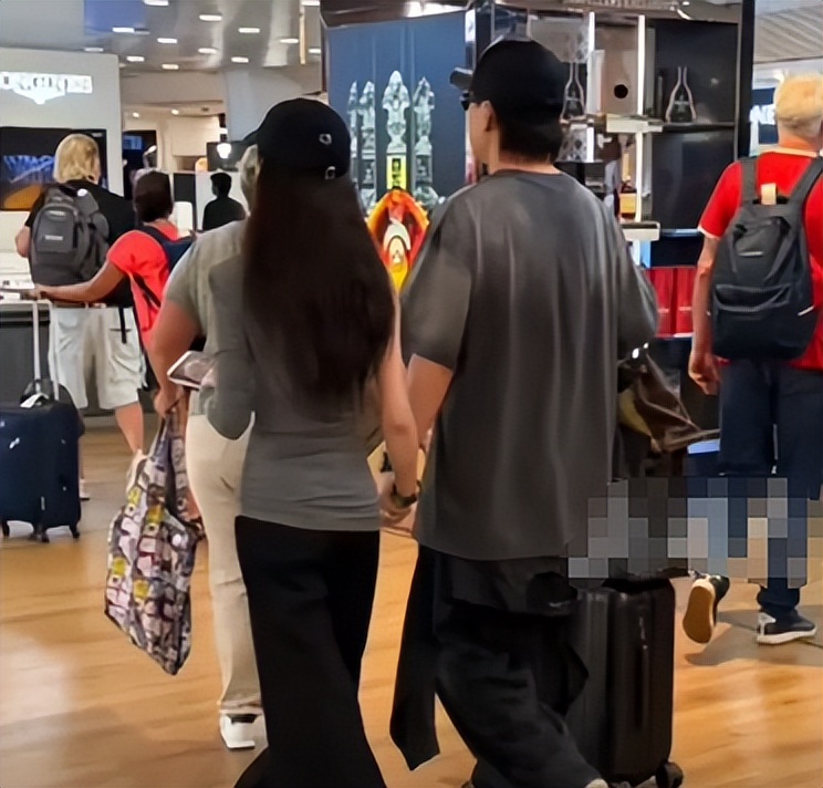 胡彦斌大方承认新恋情仅1天，令人恶心的一幕上演，汪峰也被牵连