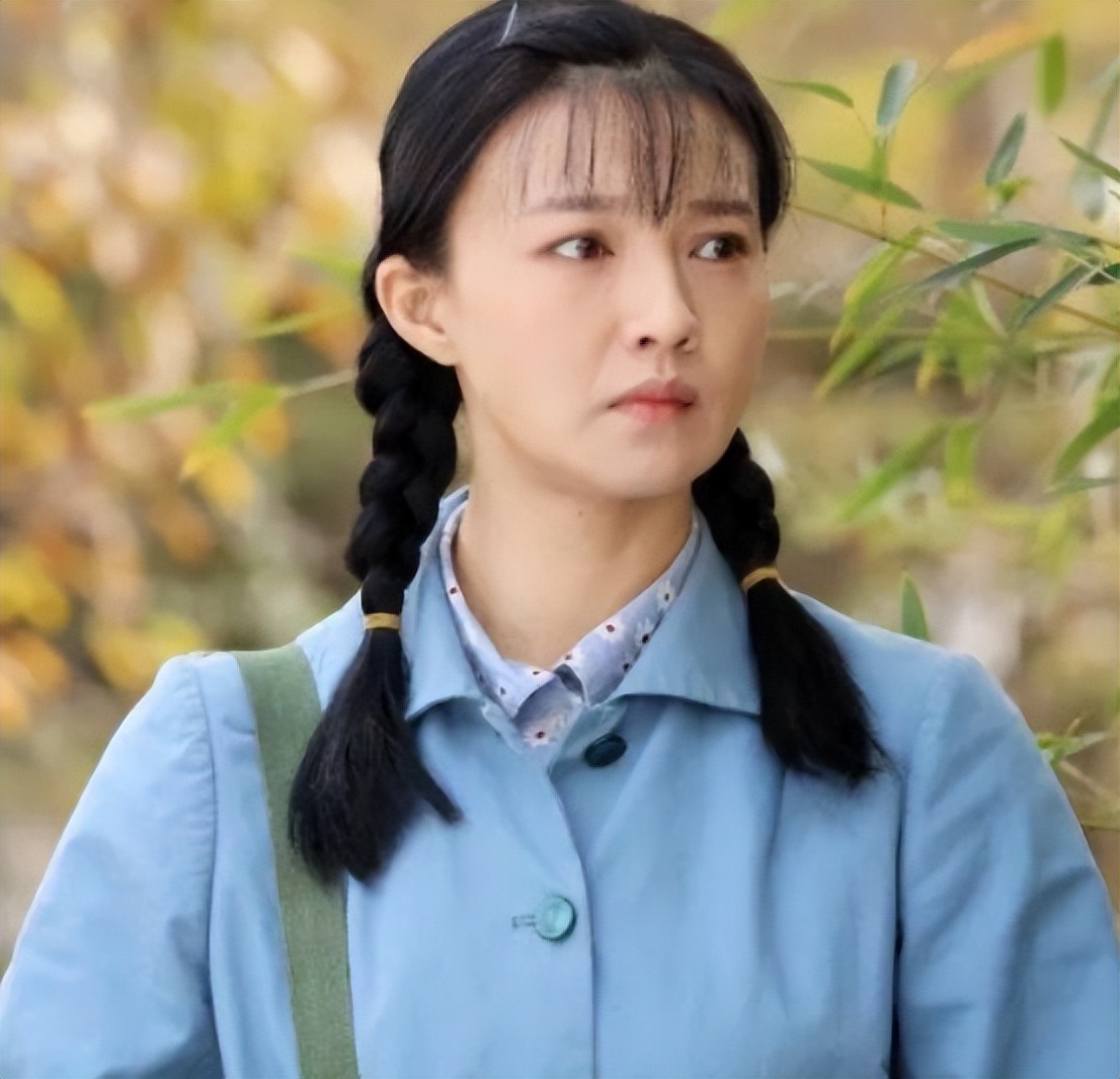 赵宝刚捧着,孙红雷宠着,演了15次女主都不红,48岁嫩的能掐出水