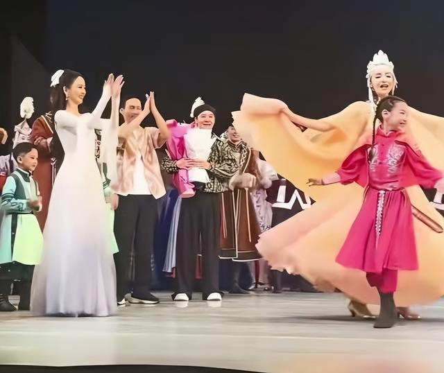 再婚不到10天,董璇也没有想到,她9岁的女儿,已经开始给她长脸