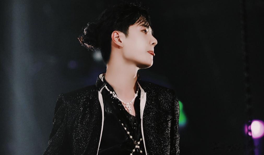 明星卸妆大变样,王一博浮肿,陈数和辛芷蕾认不出,梅婷像悲伤蛙