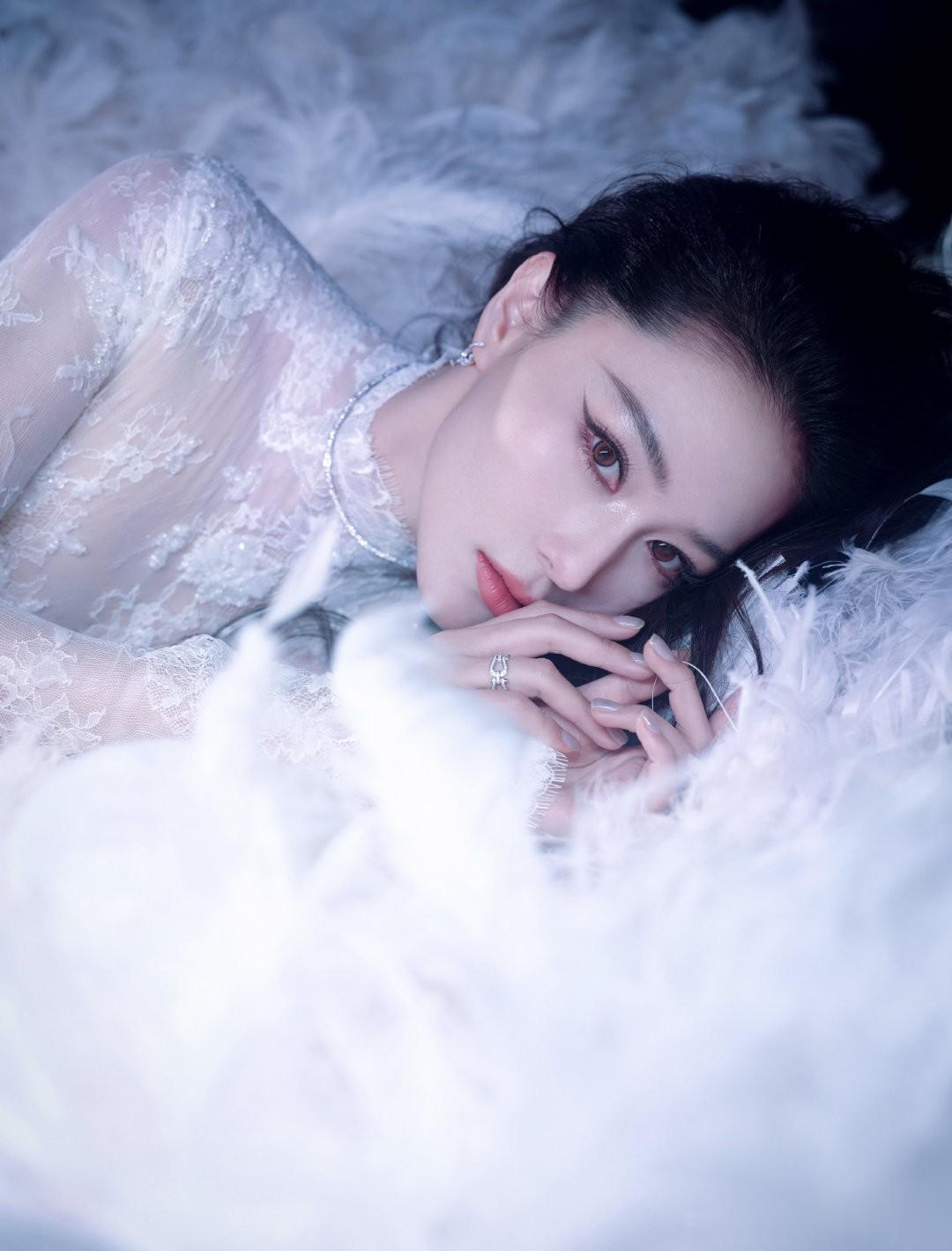 张馨予妥妥的大美人一枚！