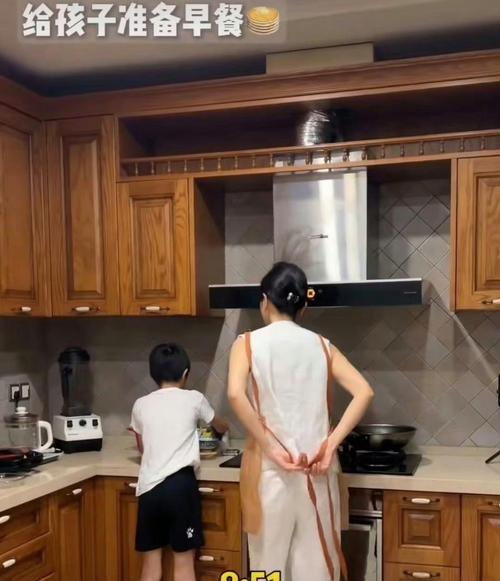 汪涵20年中式豪宅曝光,46岁杨乐乐素颜在家做操走红!不医美自然老去也很美