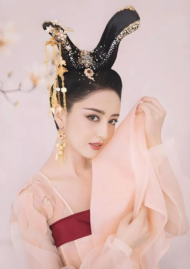 内娱女星知多少—佟丽娅