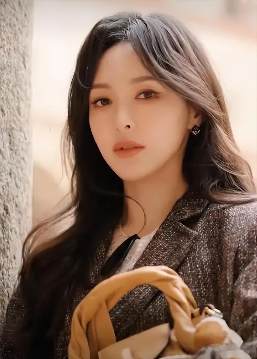 离婚传闻仅一周，唐嫣不再沉默，高调官宣喜讯，原来一切早有预兆