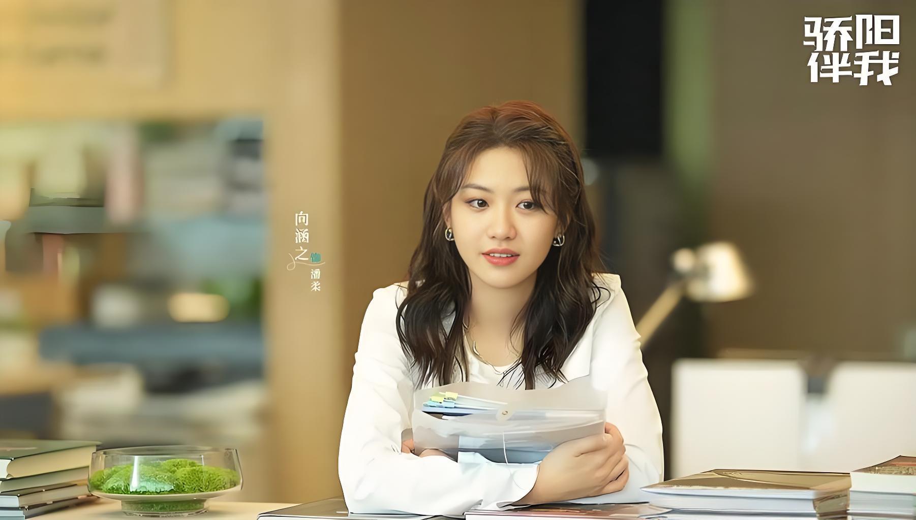 周奇与向涵之疑似恋情曝光，网友质疑周奇是时间管理大师