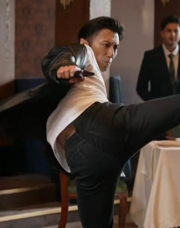 王菲也没想到，谢霆锋会因《镖人》吴京的一个举动，落得口碑暴跌