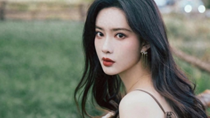 孟子义新剧造型成“草莓大福”：反差萌引爆社交狂欢