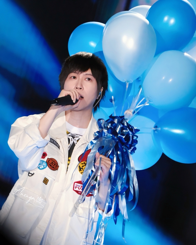 炸裂！朱孝天曝阿信假唱、往海外洗钱、立场有问题，梁静茹被牵连