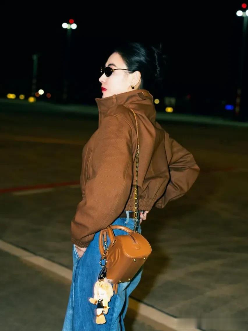 45岁张柏芝近照好惊艳! 皮肤紧致白皙气质超好, 又瘦又美不像三孩妈