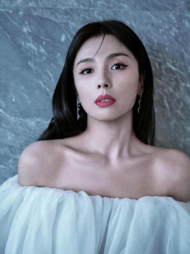 北京这一天,被腰臀比逆天的刘涛惊艳,不穿暴露礼服却艳压群芳