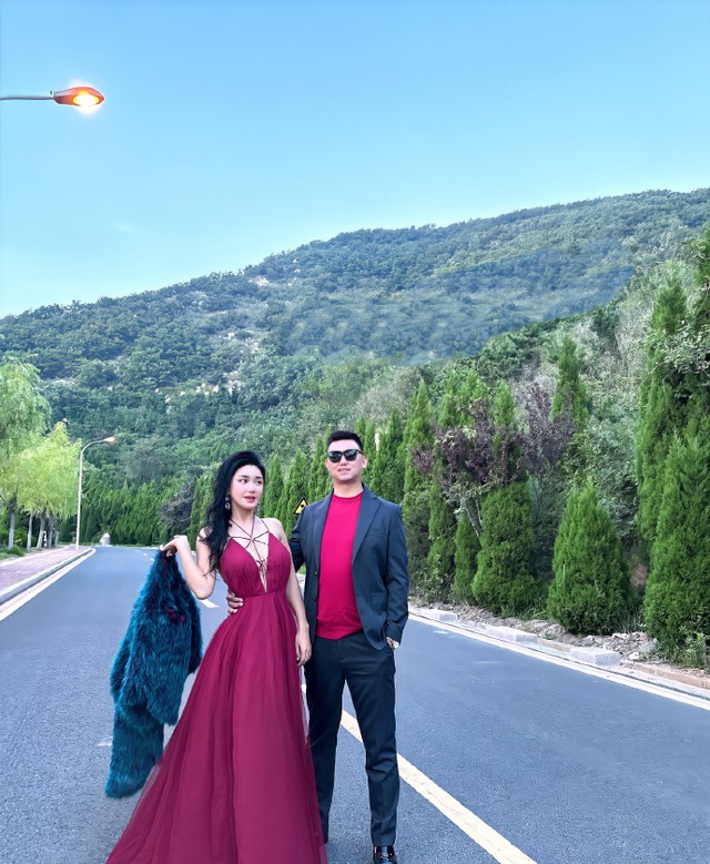 41岁女星官宣二婚，下嫁山东农村，晒简陋流水席，喝18元一件啤酒