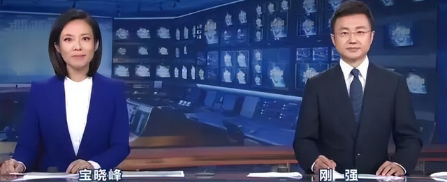 央视美女主持，93阅兵解说员，颜值才华气质并存，今47岁仍单身未婚