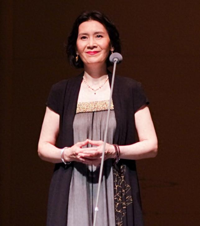 她是著名国家一级演员，享“正军级”待遇，却曾被丈夫嫌弃演戏