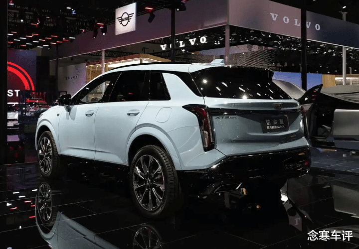 Brembo六活塞卡钳+AKG音响！新款XT5配置拉满，数据不输BBA