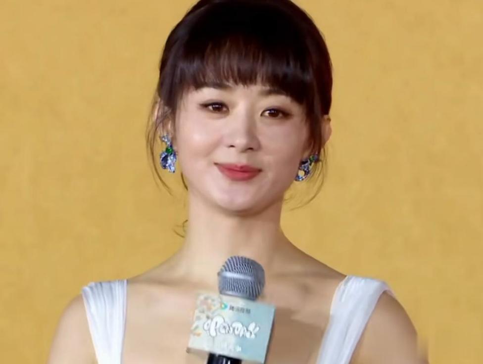 38岁赵丽颖生图被疯传，齐刘海被嘲又老又土，全身照更是辣眼睛