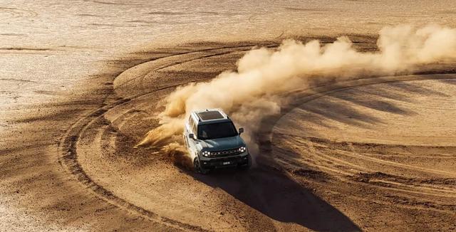 年轻人的第一辆越野方盒子!媲美坦克300,30万的档次仅售13万多