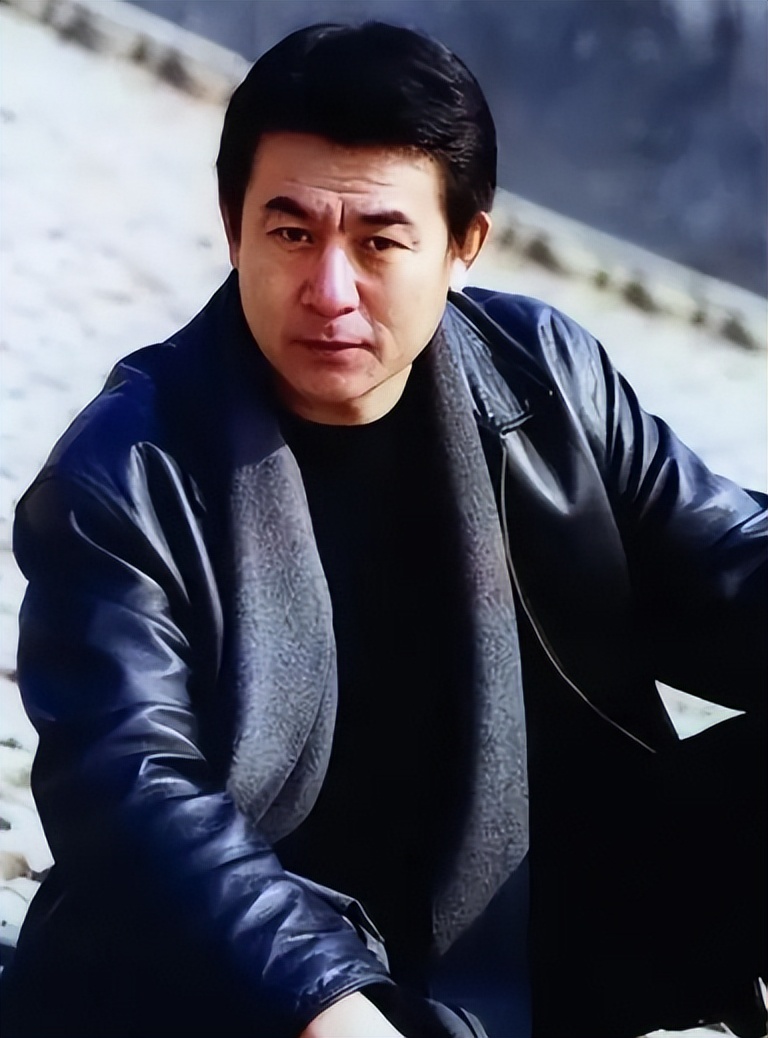 原来他们是夫妻,娶老师女儿恩爱31年,演完《归队》他又火了