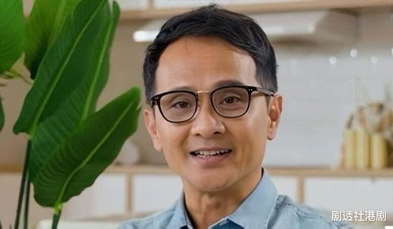 TVB知名配角演员再婚，和妻子准备移居内地，拍戏几十年没钱买房