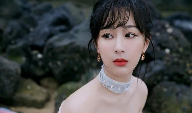 频繁产出古装爆款，杨紫选剧本能力为何如此惊人？幕后决策功劳大