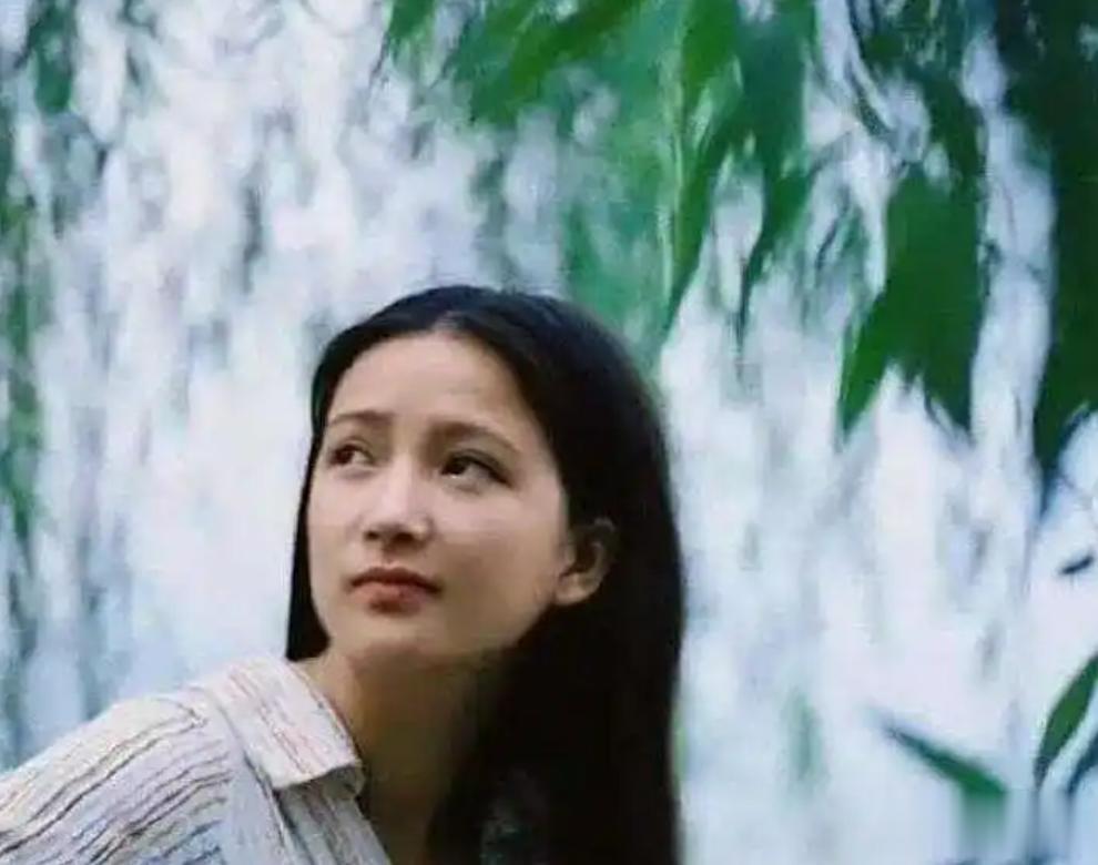 她一人演遍四大名著,抛弃刘威,嫁三婚许亚军,患癌后终获幸福