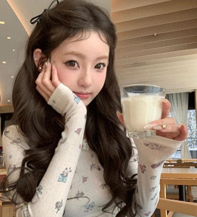 看了懒懒的闺房照,才发现花花公子王思聪多会挑