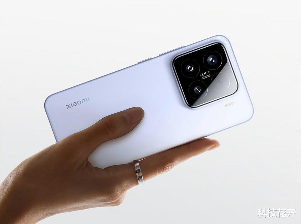 小米終于妥協，驍龍8至尊+IP68+徠卡三攝，跌去1600后賣得更好了