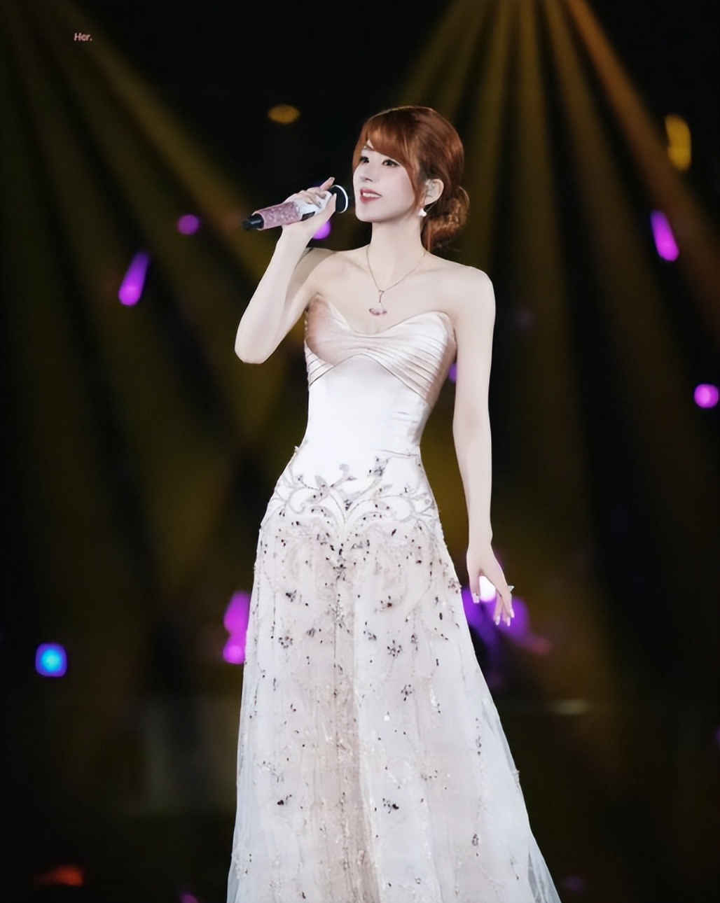 星光大赏名单引爆争议：大花集体缺席，95 后争 C 位，短剧演员入局