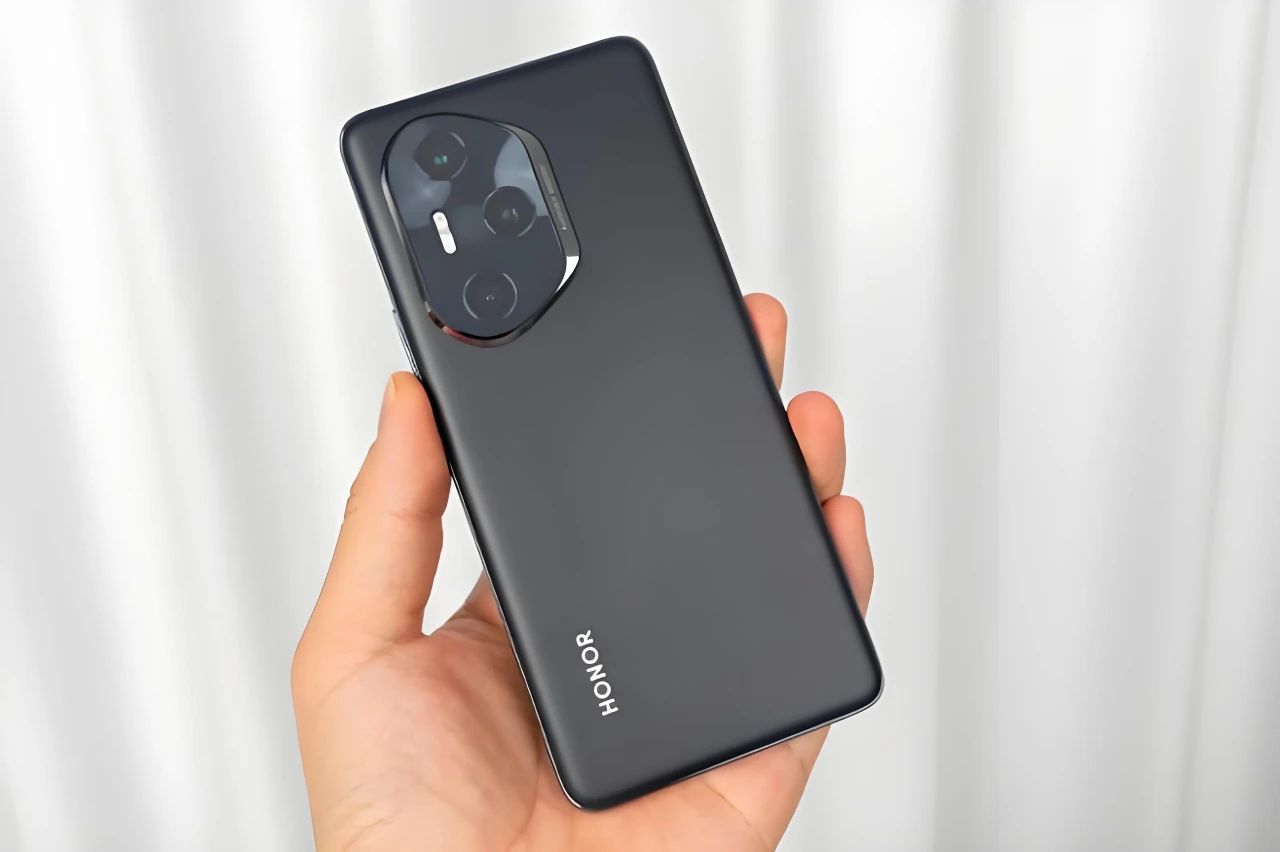 影像、屏幕、快充全面碾壓，榮耀300 Ultra逆襲