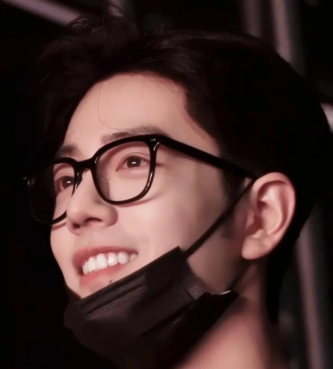 彻底不装了，肖战自爆出道10年的背后“资本”，内娱集体破大防