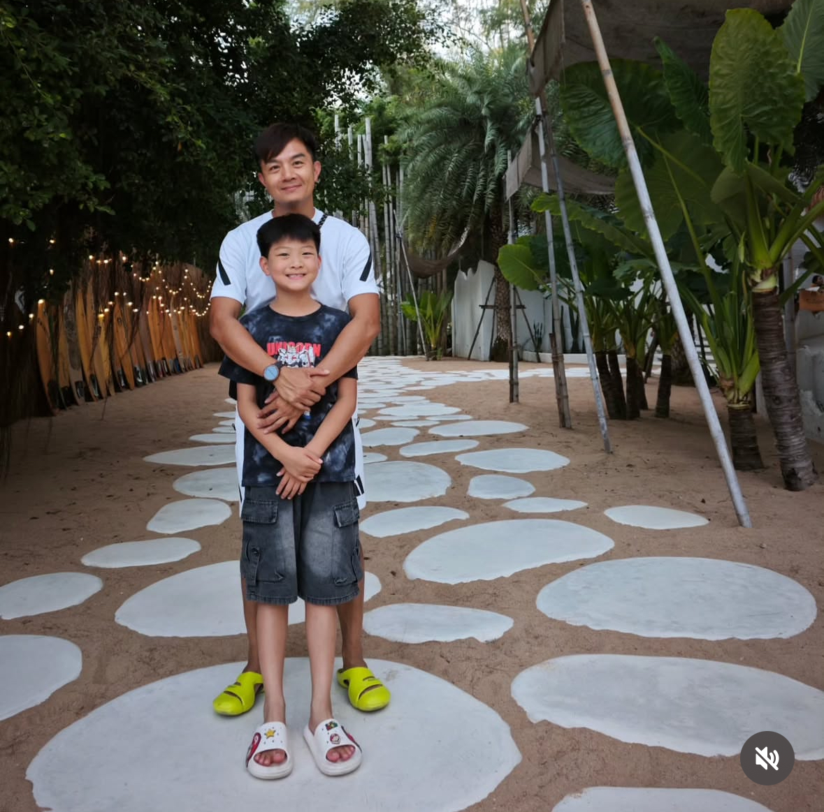 TVB绿叶送儿子去内地军训，9岁儿子晒结业证乐开怀，称体验非常好