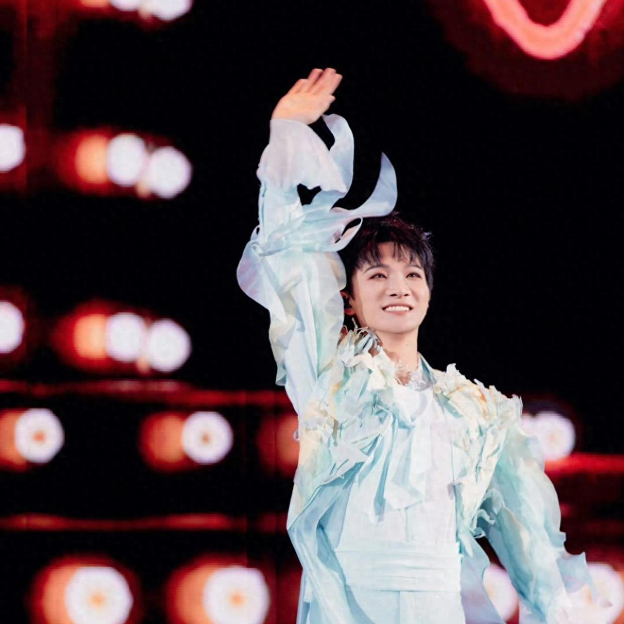 这一次，被香港文体旅局公开喊话的周深，让那英和整个乐坛沉默了