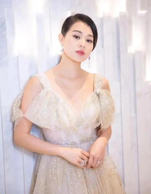 美图欣赏：胡杏儿