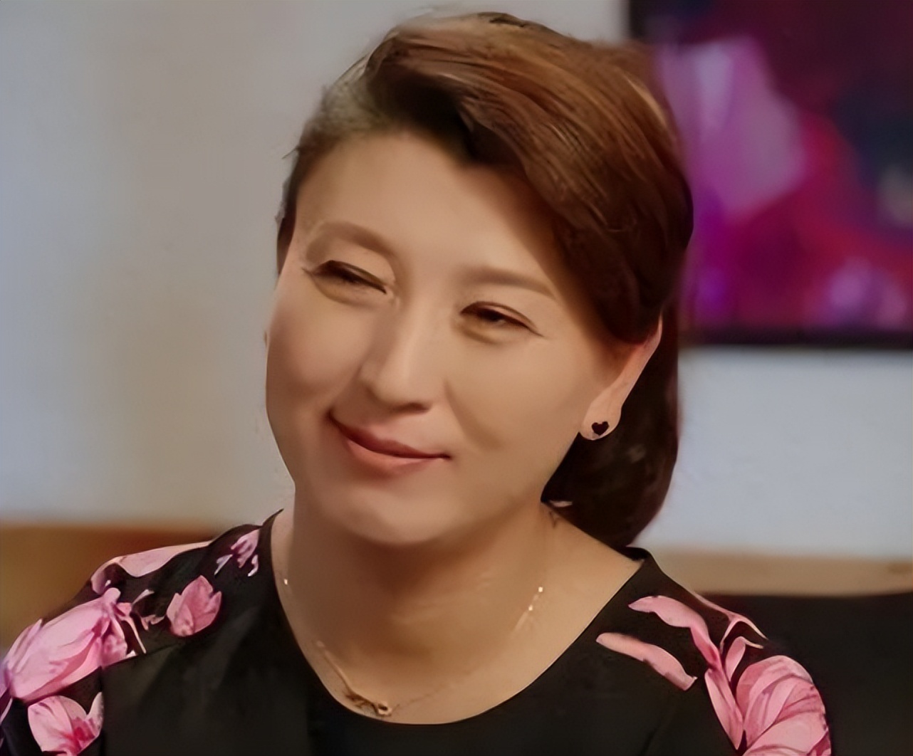 脸疼不疼？人民网彻查后，闫学晶首现身再传噩耗，这回真洗不白了