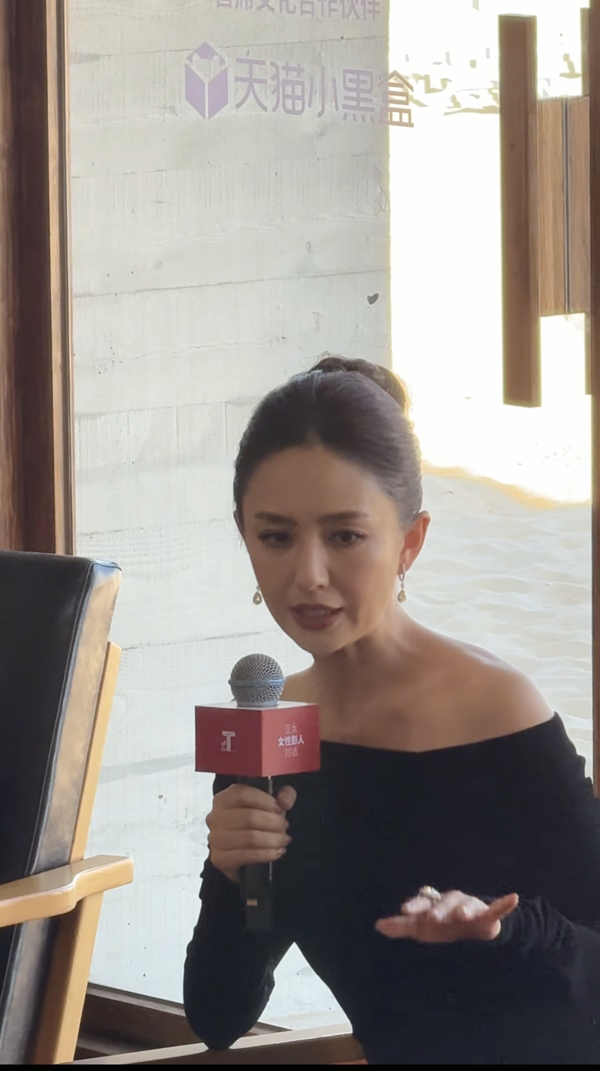 佟丽娅阿那亚被偶遇,真的好瘦好漂亮呀,网友:这么瘦也有双下巴