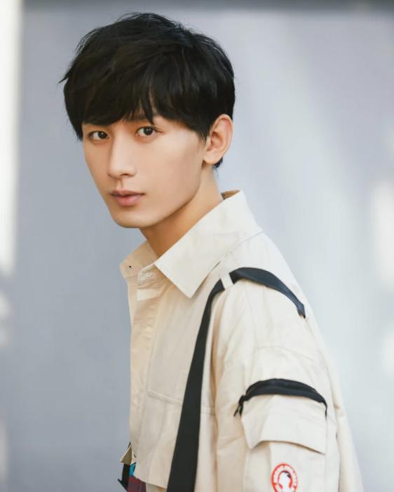 钱再多有什么用？35岁成毅的现状，让多少“流量明星”脸红