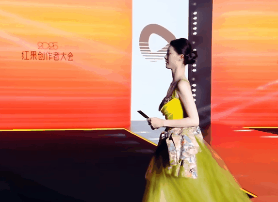 短剧红毯成“见光死”现场，没了美颜和修图，遍地普男普女