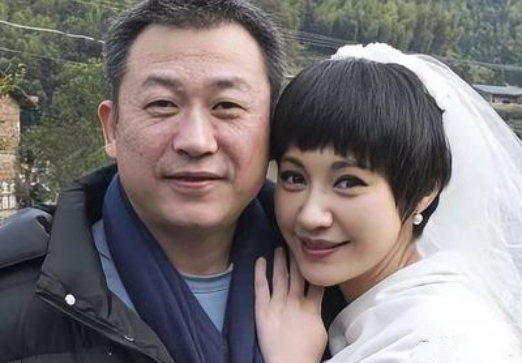凭江玉燕爆红的杨雪，首度公开老公真面目，竟是圈外隐形大佬！