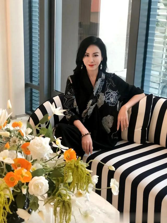 范冰冰到她旁边都只能当丫鬟！她号称江湖第一美女，堪称完美女人