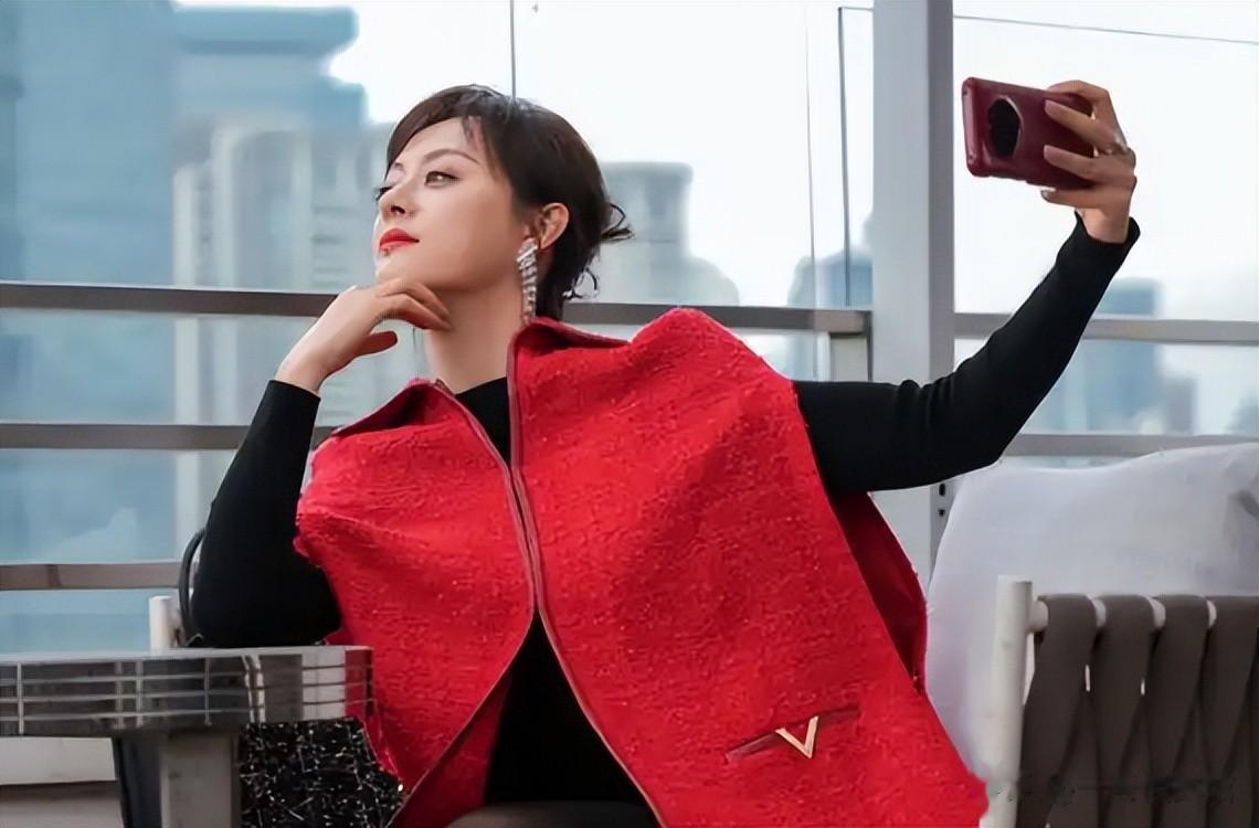 不装了！央视公开“点名”孙俪，原来张艺谋一个字都没说错