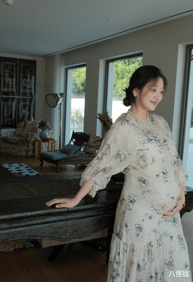 乔杉妻子公开三胎预产期，穿运动内衣秀出孕肚，又大又圆没长纹