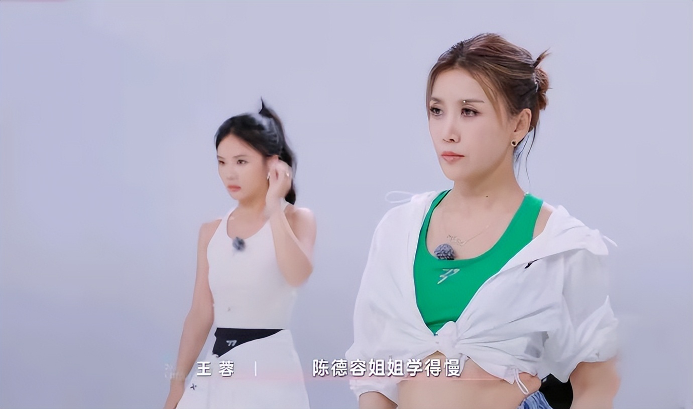 继何洁和尚雯婕吵架后，《浪姐6》竟有四个人吵架，比舞台还精彩