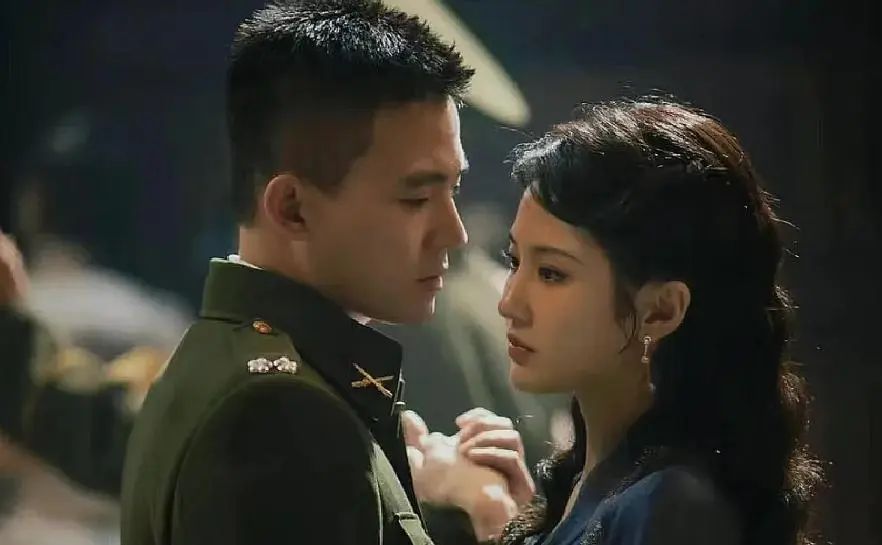 开播一天就冲上收视率第一，又是一部谍战黑马剧，越看越上瘾