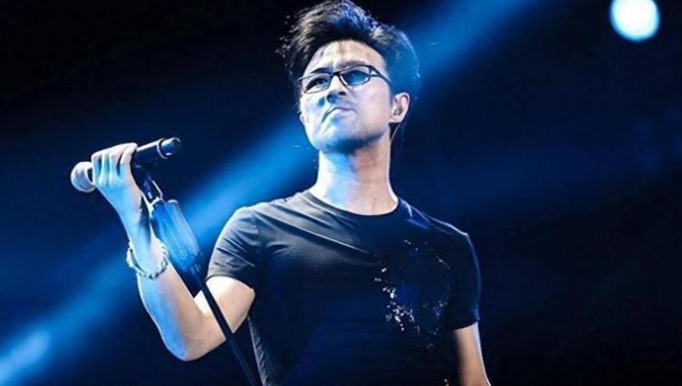 葛荟婕发文怒斥汪峰:你承认腻了章子怡选森林北吧!愿你老无所依