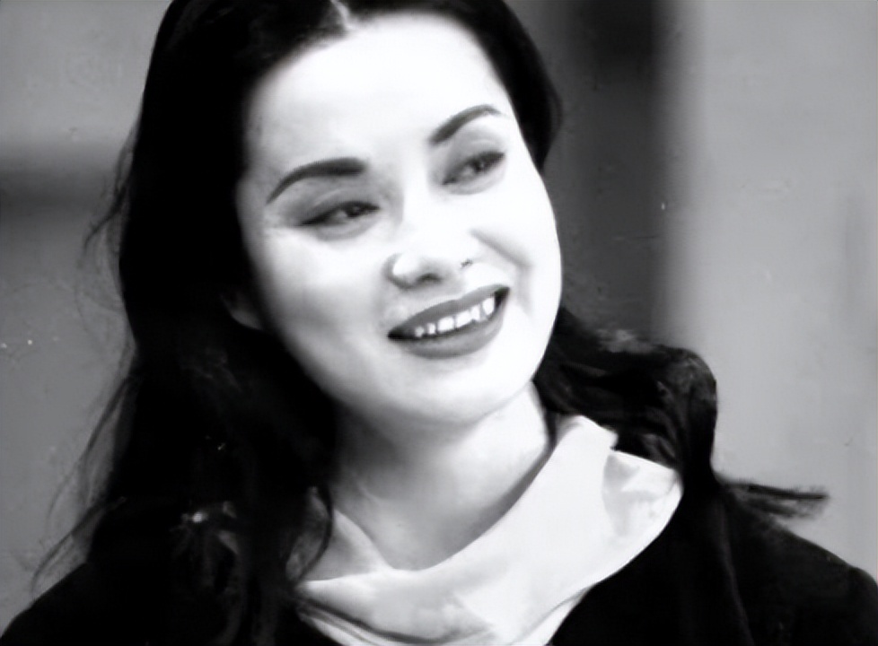 看62岁毛阿敏的生活，才知道她放弃260亿遗产，是真正的人间清醒