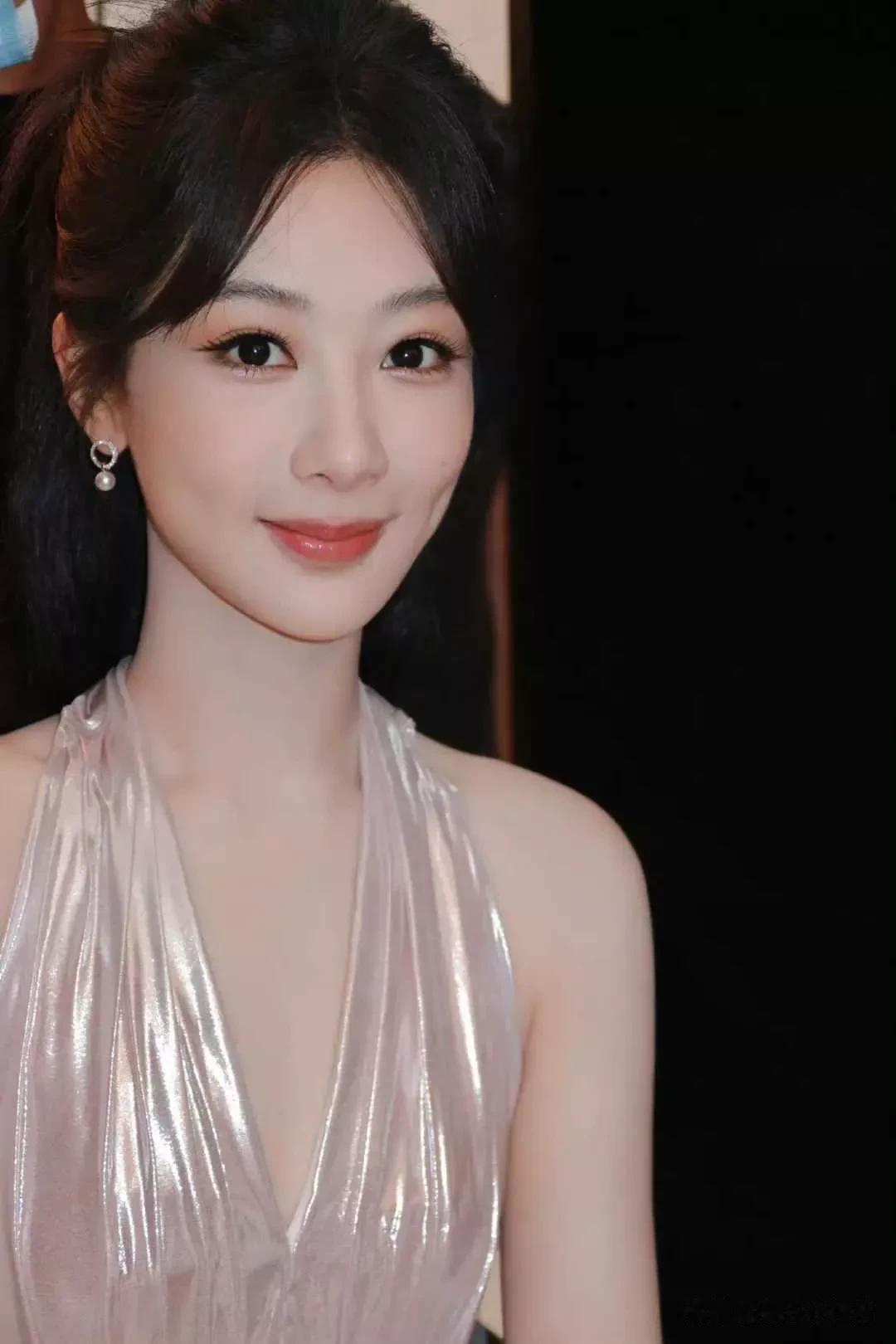 夜色温柔,初见杨紫的惊艳终会淡去,唯有相知的默契方能细水长流